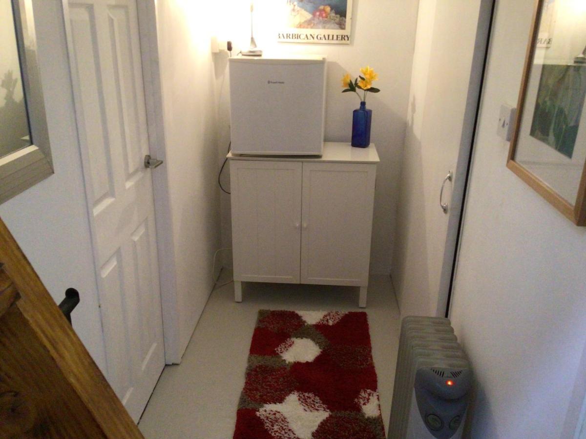 Cozy Camborne Studio Retreat With Two Single Beds Экстерьер фото